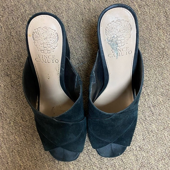 Black Vincent Camuto Saude Sandles - Picture 2 of 6